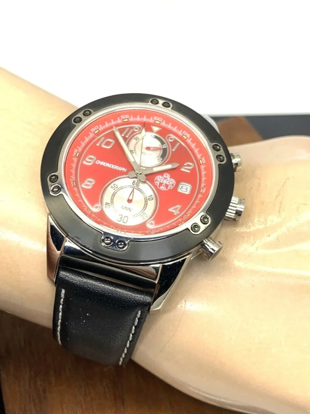 SUG 1883 Men's Watch Quartz Chronograph Red Dial Date Black Rubber Band 45mm